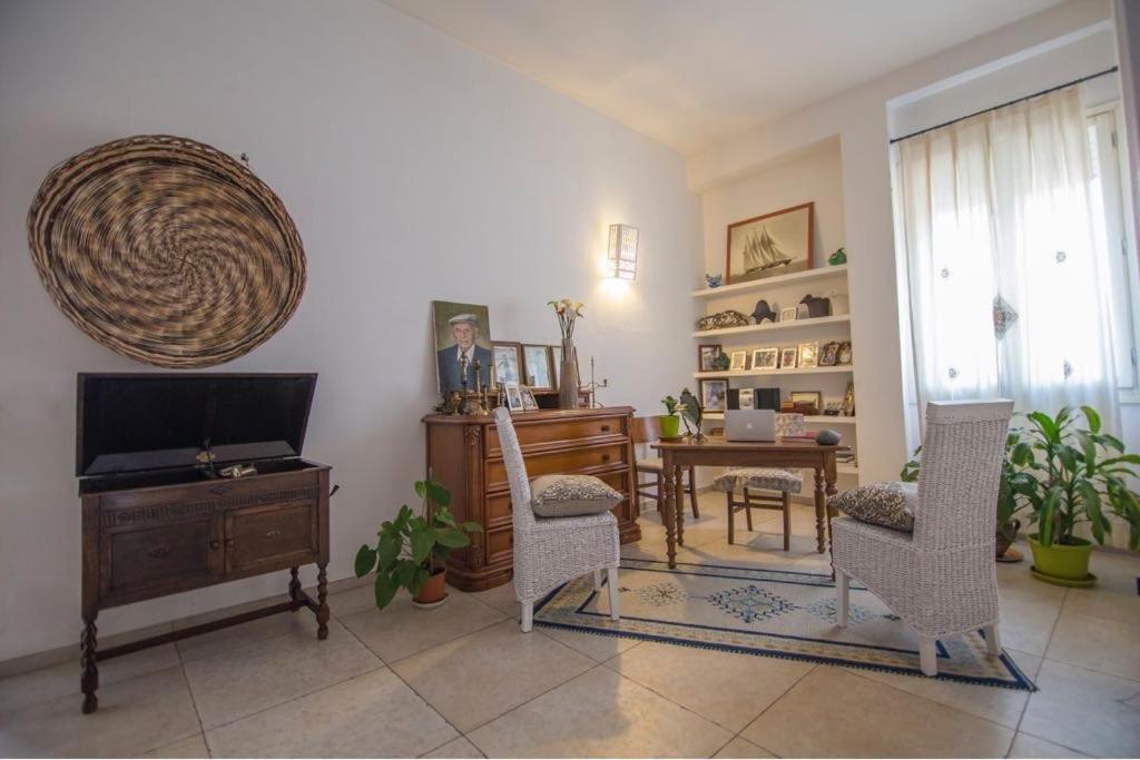 Lughia Bed & Breakfast ตอร์โตลี ภายนอก รูปภาพ