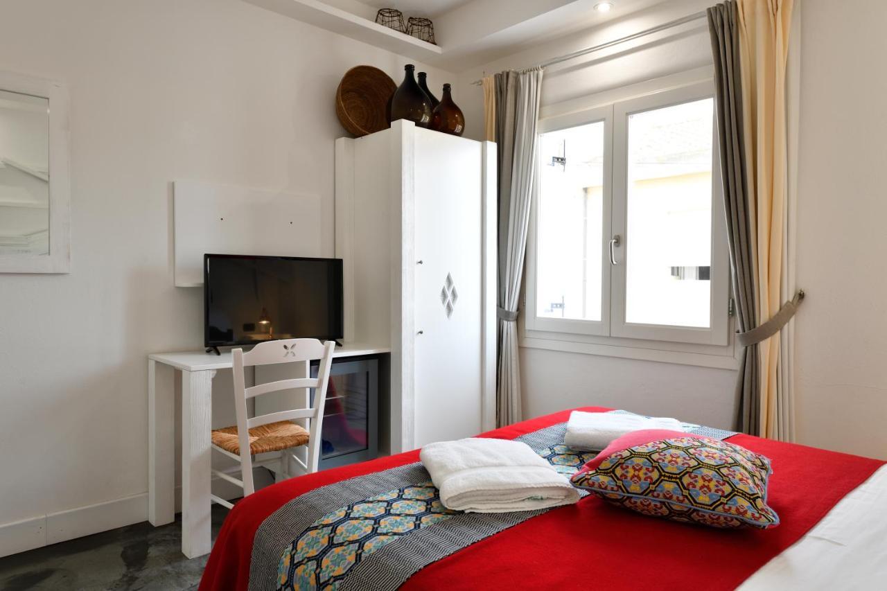 Lughia Bed & Breakfast ตอร์โตลี ภายนอก รูปภาพ