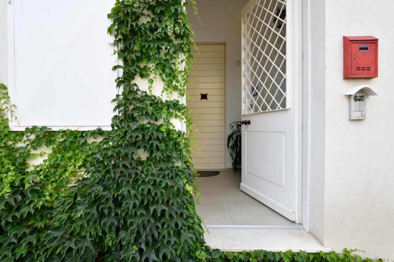 Lughia Bed & Breakfast ตอร์โตลี ภายนอก รูปภาพ