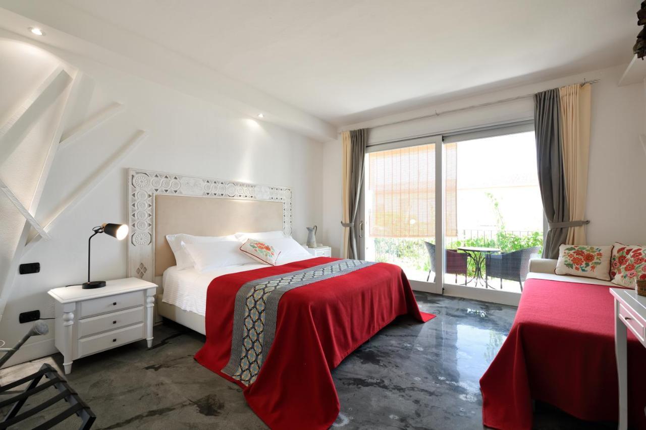 Lughia Bed & Breakfast ตอร์โตลี ภายนอก รูปภาพ
