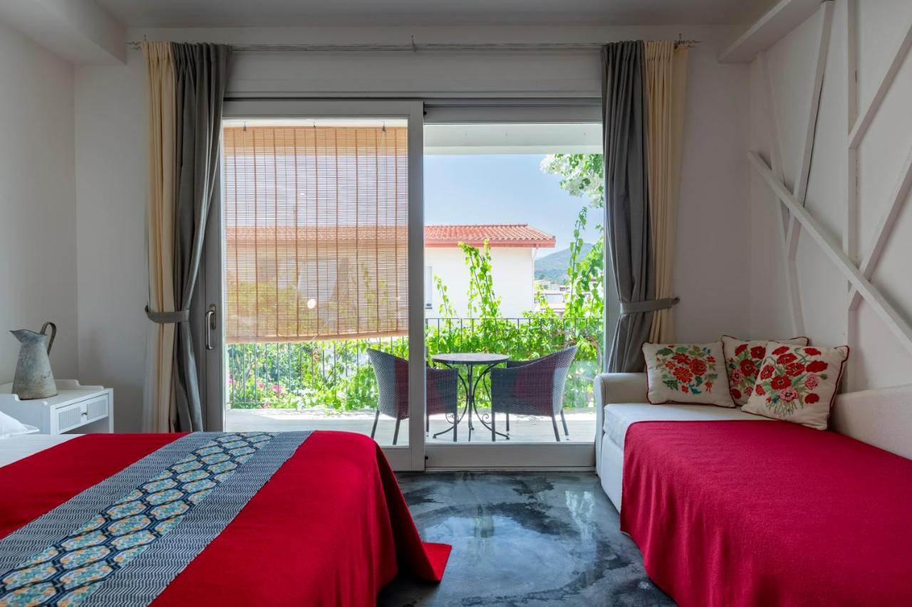 Lughia Bed & Breakfast ตอร์โตลี ภายนอก รูปภาพ