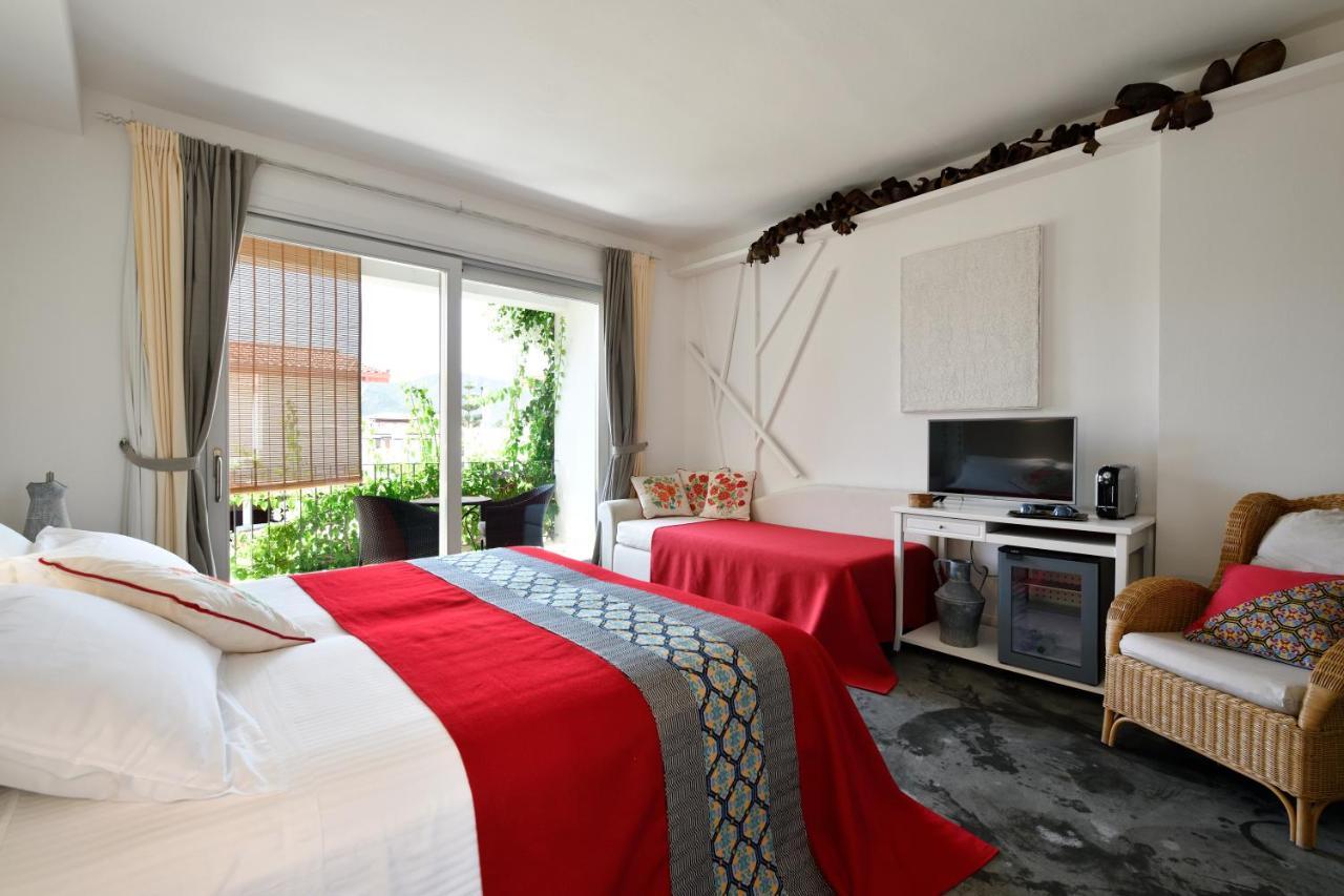 Lughia Bed & Breakfast ตอร์โตลี ภายนอก รูปภาพ