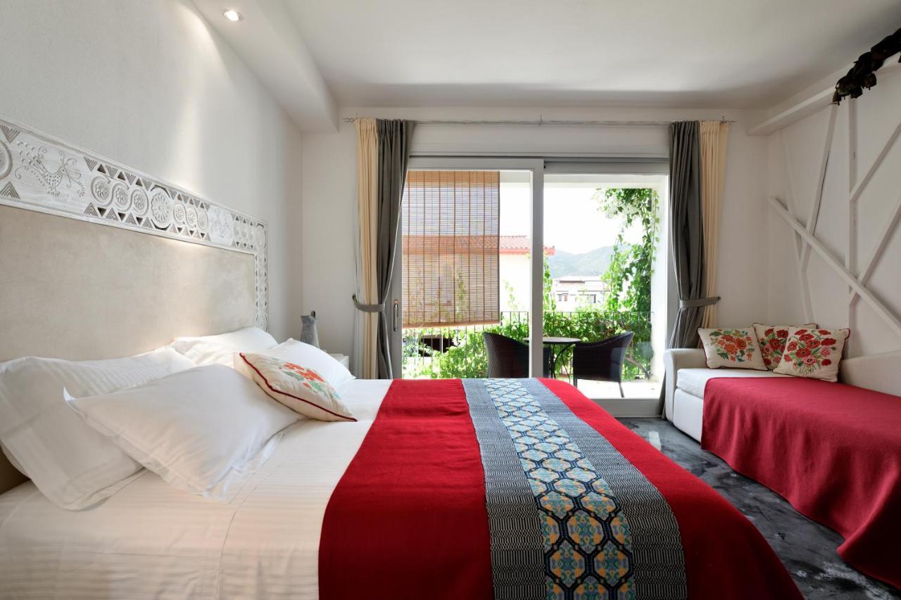 Lughia Bed & Breakfast ตอร์โตลี ภายนอก รูปภาพ