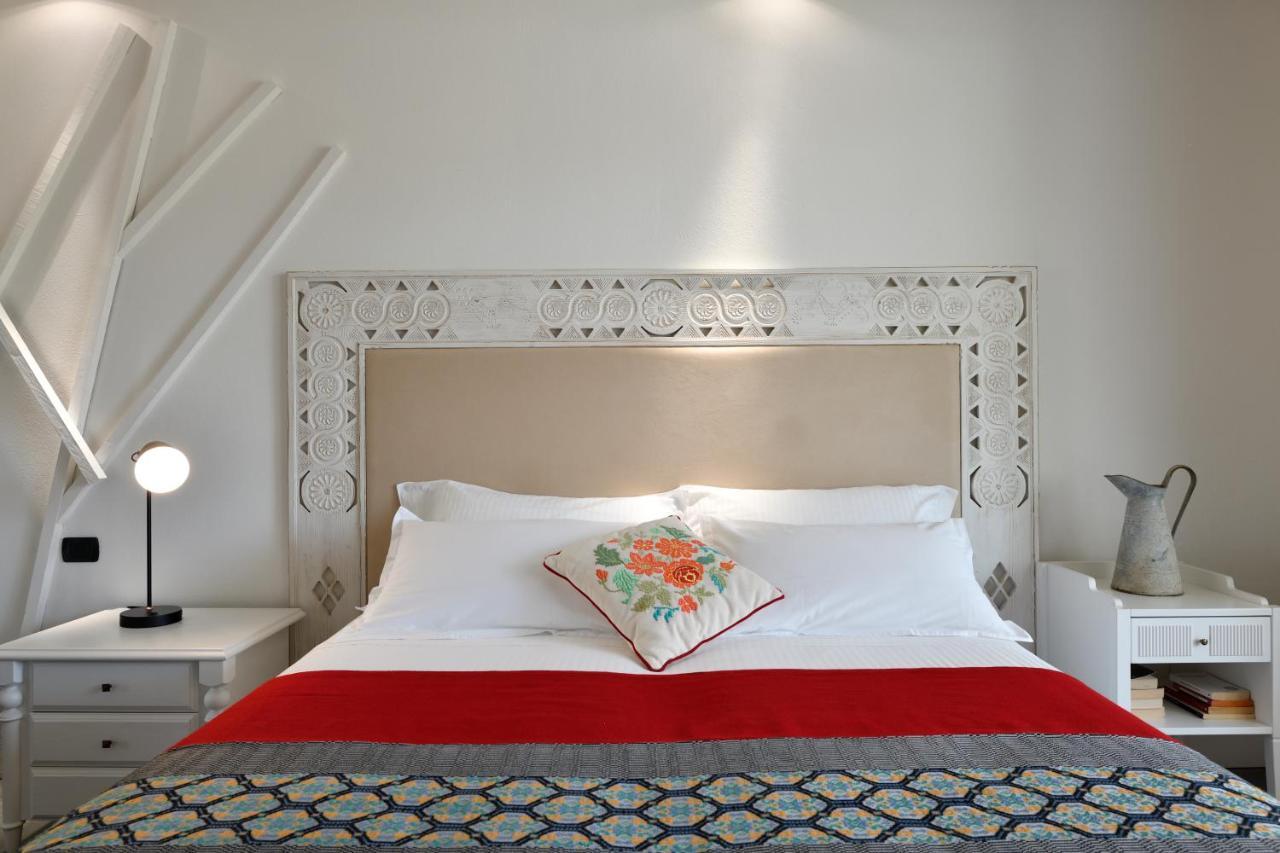 Lughia Bed & Breakfast ตอร์โตลี ภายนอก รูปภาพ