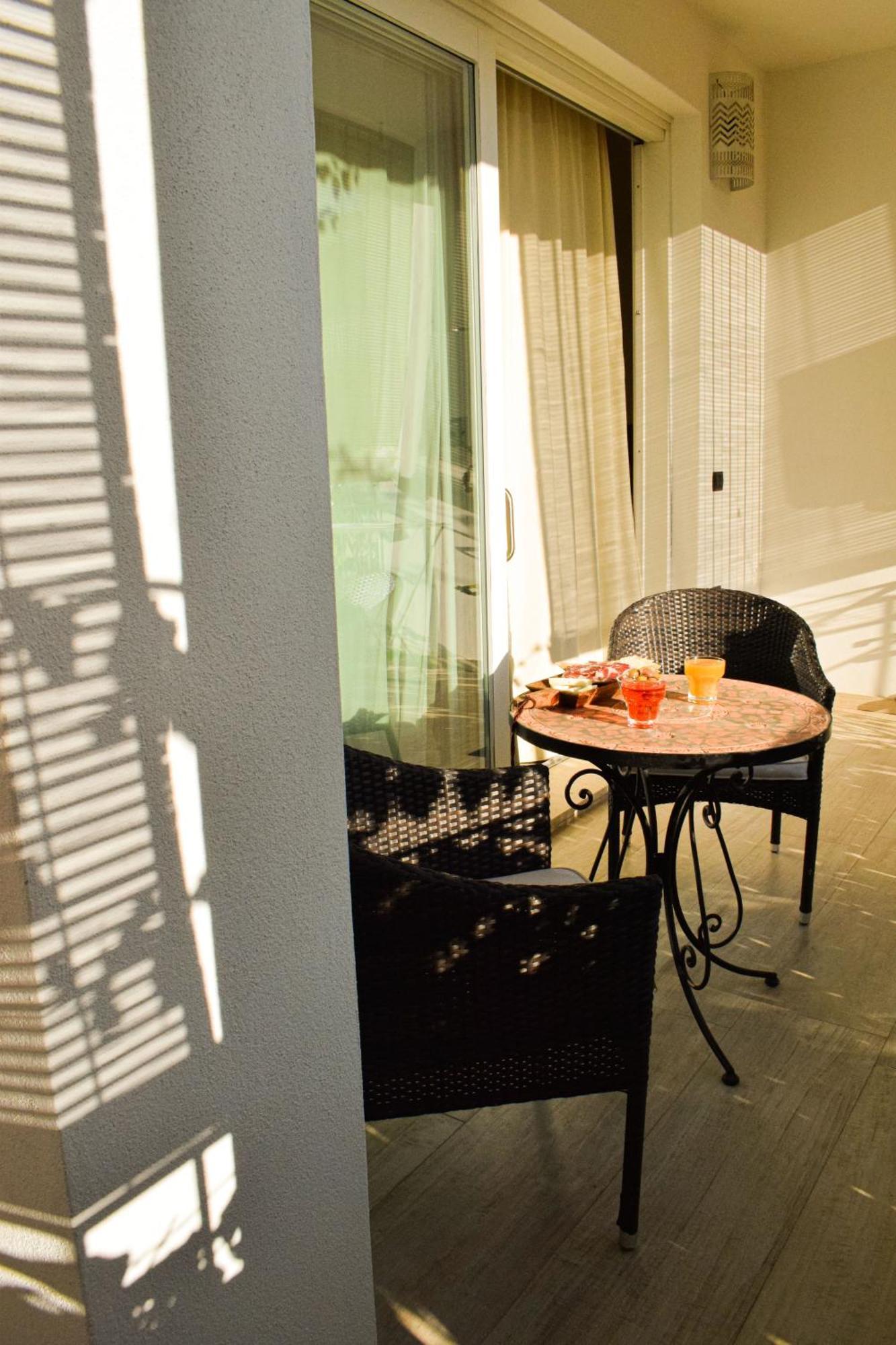 Lughia Bed & Breakfast ตอร์โตลี ภายนอก รูปภาพ